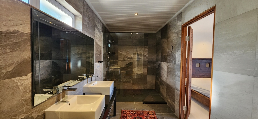 To Let 4 Bedroom Property for Rent in Glencairn Heights Western Cape